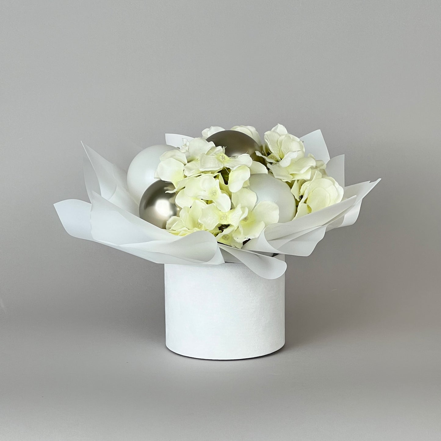 Velvet Round Flower Box 5" x 4" | 12 × 10 cm White (1 pc)