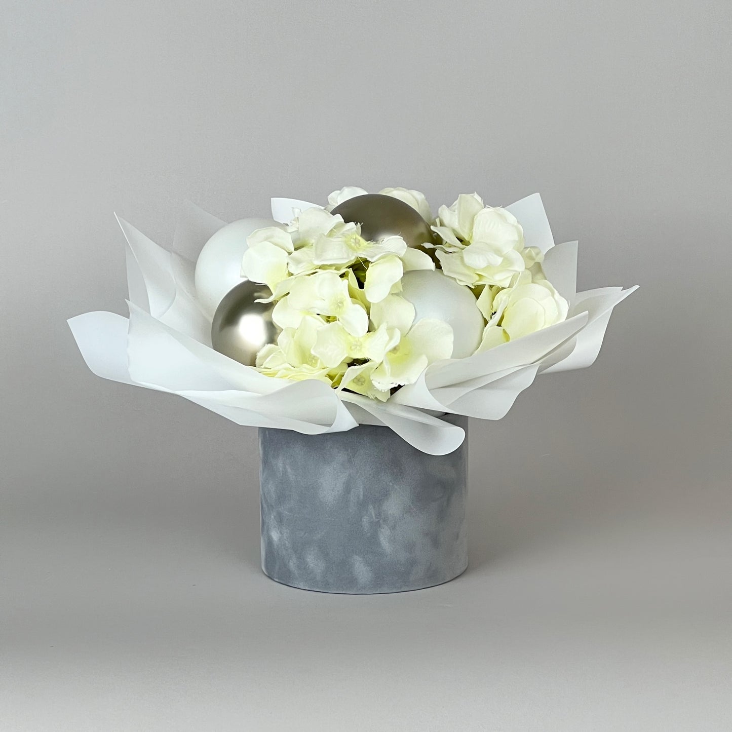 Velvet Round Flower Box 5" x 4" | 12 × 10 cm Light Grey (1 pc)